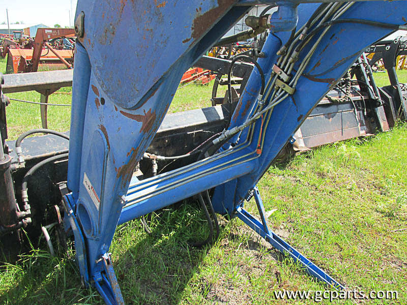 NEW HOLLAND 72LB LOADER ONLY